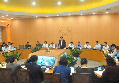 Trước diễn biến ngày càng phức tạp, khó lường của dịch Covid-19, sáng 13-03, đồng chí Nguyễn Đức Chung, Ủy viên Trung ương Đảng, Phó Bí thư Thành ủy, Chủ tịch UBND thành phố, Trưởng ban Chỉ đạo công tác phòng, chống dịch bệnh viêm đường hô hấp cấp do chủng mới của vi rút corona (Covid-19) thành phố Hà Nội chủ trì cuộc họp của Ban Chỉ đạo.