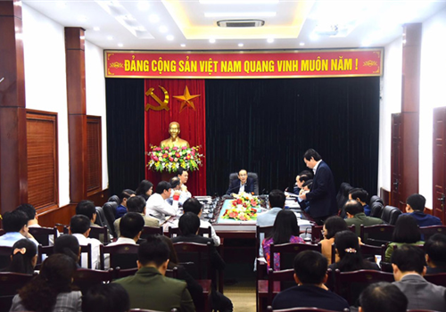 Sáng 17-03, Đoàn kiểm tra số 4 của Ban Thường vụ Thành ủy do đồng chí Đào Đức Toàn, Phó Bí thư Thành ủy Hà Nội làm Trưởng đoàn đã kiểm tra công tác lãnh đạo, chỉ đạo phòng, chống dịch Covid-19 tại huyện Gia Lâm và quận Long Biên. Cùng tham gia Đoàn có Ủy viên Ban Thường vụ Thành ủy, Trưởng ban Nội chính Thành ủy Nguyễn Quang Huy; Phó Chủ tịch UBND Thành phố Nguyễn Thế Hùng và lãnh đạo các sở, ngành liên quan.