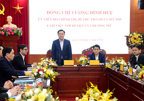 Sáng 19-03, đồng chí Vương Đình Huệ, Ủy viên Bộ Chính trị, Bí thư Thành ủy, Trưởng đoàn đại biểu Quốc hội thành phố Hà Nội làm việc với Huyện ủy Chương Mỹ về công tác phòng, chống dịch Covid-19; kết quả thực hiện nhiệm vụ chính trị năm 2019, nhiệm vụ trọng tâm năm 2020; công tác chỉ đạo Đại hội Đảng bộ cơ sở và Đại hội lần thứ XXIV Đảng bộ Huyện, nhiệm kỳ 2020-2025.