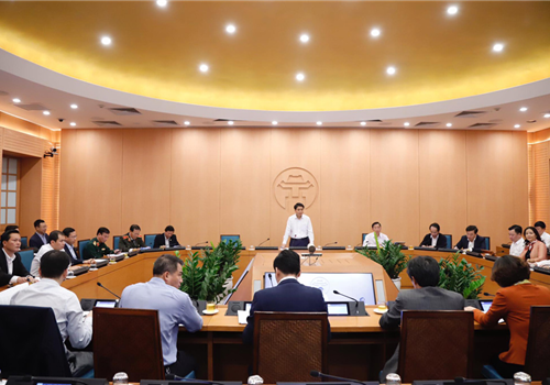 Chiều 20-03, tại trụ sở UBND thành phố Hà Nội, đồng chí Nguyễn Đức Chung, Ủy viên Trung ương Đảng, Phó Bí thư Thành ủy, Chủ tịch UBND Thành phố, Trưởng ban Chỉ đạo công tác phòng, chống dịch bệnh viêm đường hô hấp cấp do chủng mới của vi rút corona (Covid-19) thành phố Hà Nội chủ trì cuộc họp của Ban Chỉ đạo. Tham dự cuộc họp có lãnh đạo các sở, ngành và 30 quận, huyện, thị xã.