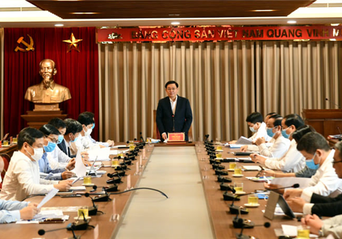 Chiều 26-03, tại Hà Nội, đồng chí Vương Đình Huệ, Ủy viên Bộ Chính trị, Bí thư Thành ủy, Trưởng đoàn đại biểu Quốc hội thành phố Hà Nội đã làm việc với các bộ, ngành, Ban Cán sự Đảng UBND thành phố Hà Nội về các dự án giao thông trọng điểm nhằm chống ùn tắc giao thông trên địa bàn. Tham dự buổi làm việc có các đồng chí Ủy viên Trung ương Đảng: Bộ trưởng Bộ Giao thông Vận tải Nguyễn Văn Thể; Phó Bí thư Thành ủy, Chủ tịch UBND thành phố Hà Nội Nguyễn Đức Chung. 