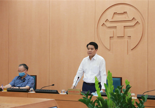 Chiều 21-4, Ủy viên Trung ương Đảng, Phó Bí thư Thành ủy, Chủ tịch UBND thành phố Hà Nội Nguyễn Đức Chung đã họp với các doanh nghiệp sản xuất và kinh doanh thức ăn chăn nuôi trên địa bàn Thành phố để nắm bắt thực trạng sản xuất, kinh doanh, ảnh hưởng của dịch Covid-19 đối với sản xuất…, từ đó, tháo gỡ khó khăn cho các doanh nghiệp. Cùng dự có Ủy viên Ban Thường vụ Thành ủy, Phó Chủ tịch Thường trực UBND Thành phố Hà Nội Nguyễn Văn Sửu và lãnh đạo các đơn vị, sở, ngành...