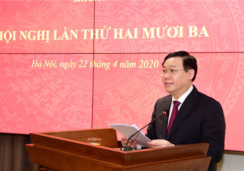 Phát biểu kết luận Hội nghị Ban Chấp hành Đảng bộ lần thứ hai mươi ba khoá XVI, Bí thư Thành ủy Vương Đình Huệ biểu dương tinh thần tích cực, chủ động, quyết liệt của các cấp, các ngành, sự đoàn kết, chung sức đồng lòng của nhân dân và cộng đồng doanh nghiệp đã trong công tác phòng, chống dịch Covid-19 và thực hiện nhiệm vụ chính trị của Thành phố. Đồng thời, nhấn mạnh, đây là thời điểm thử thách bản lĩnh, tinh thần trách nhiệm của cán bộ đảng viên các cấp, Đảng bộ Thủ đô nêu quyết tâm tiếp tục tiên phong, gương mẫu trong phòng, chống dịch và tiên phong, gương mẫu để giành thắng lợi cao trong mặt trận phục hồi và phát triển kinh tế Thủ đô và các nhiệm vụ chính trị khác năm 2020.