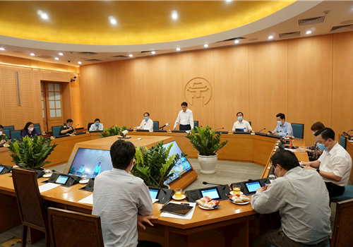Chiều 29-4, đồng chí Nguyễn Đức Chung, Ủy viên Trung ương Đảng, Phó Bí thư Thành ủy, Chủ tịch UBND Thành phố, Trưởng ban Chỉ đạo công tác phòng, chống dịch bệnh viêm đường hô hấp cấp do chủng mới của vi rút corona (Covid-19) thành phố Hà Nội chủ trì cuộc họp trực tuyến của Ban Chỉ đạo. Tham dự cuộc họp có Phó Chủ tịch UBND Thành phố Nguyễn Doãn Toản cùng lãnh đạo các sở, ngành và 30 quận, huyện, thị xã.

