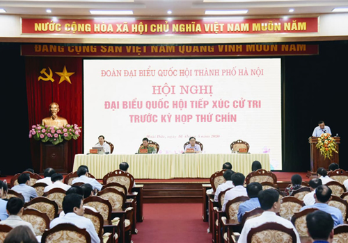 Chiều 16-5, đồng chí Vương Đình Huệ, Ủy viên Bộ Chính trị, Bí thư Thành ủy, Trưởng đoàn đại biểu Quốc hội thành phố Hà Nội cùng các đại biểu Quốc hội thuộc Đơn vị bầu cử số 5 thành phố Hà Nội đã tiếp xúc cử tri huyện Hoài Đức trước Kỳ họp thứ chín, Quốc hội khóa XIV.
