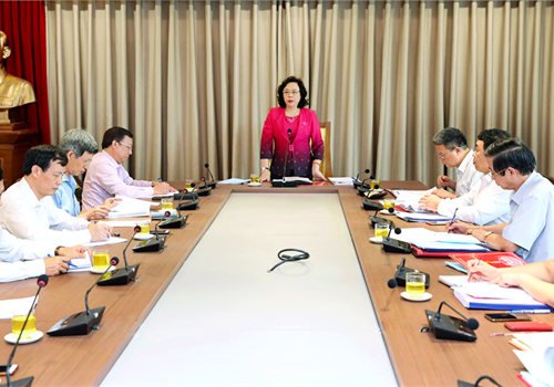 Chiều 29-5, Ủy viên Trung ương Đảng, Phó Bí thư Thường trực Thành ủy Hà Nội Ngô Thị Thanh Hằng đã dẫn đầu Đoàn công tác số 2 của Ban Thường vụ Thành ủy làm việc với Ban Thường vụ Đảng ủy Khối doanh nghiệp Hà Nội về công tác chuẩn bị Đại hội Đảng bộ các cấp, tiến tới Đại hội đại biểu Đảng bộ Khối doanh nghiệp Hà Nội, nhiệm kỳ 2020-2025. Cùng dự có đại diện lãnh đạo các ban Đảng Thành ủy.