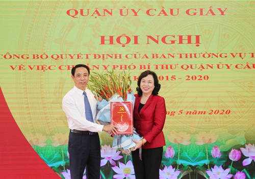 Chiều 04-5, Ủy viên Trung ương Đảng, Phó Bí thư Thường trực Thành ủy Hà Nội Ngô Thị Thanh Hằng đã chủ trì Hội nghị công bố và trao Quyết định của Ban Thường vụ Thành ủy về công tác cán bộ tại Quận ủy Cầu Giấy. Cùng dự có đại diện Ban Tổ chức Thành ủy, Văn phòng Thành ủy.


