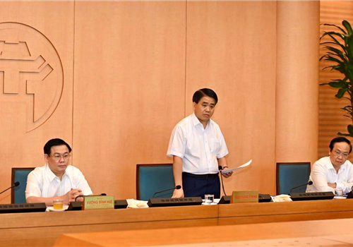 Phát biểu tại Hội nghị trực tuyến "Thủ tướng Chính phủ với doanh nghiệp cùng nỗ lực, vượt thách thức, đón thời cơ, phục hồi nền kinh tế" diễn ra sáng 9-5, đồng chí Nguyễn Đức Chung, Ủy viên Trung ương Đảng, Phó Bí thư Thành ủy, Chủ tịch UBND thành phố Hà Nội cho biết, để tiếp tục thực hiện ý kiến chỉ đạo của Thủ tướng Chính phủ, thành phố Hà Nội cam kết thực hiện đồng bộ các biện pháp phát triển kinh tế - xã hội trên tinh thần quyết liệt như phòng, chống dịch bệnh, nâng cao năng lực cạnh tranh của nền kinh tế, trong đó trọng tâm là hỗ trợ, khuyến khích doanh nghiệp đổi mới công nghệ, đa dạng hóa nguồn cung nguyên liệu và thị trường xuất khẩu.
