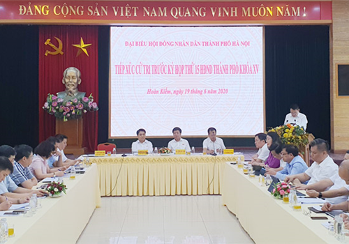 Sáng 19-6, Ủy viên Trung ương Đảng, Phó Bí thư Thành ủy, Chủ tịch UBND thành phố Hà Nội Nguyễn Đức Chung đã tiếp xúc cử tri quận Hoàn Kiếm (đơn vị bầu cử số 2) trước Kỳ họp thứ 15, HĐND Thành phố khóa XV.
