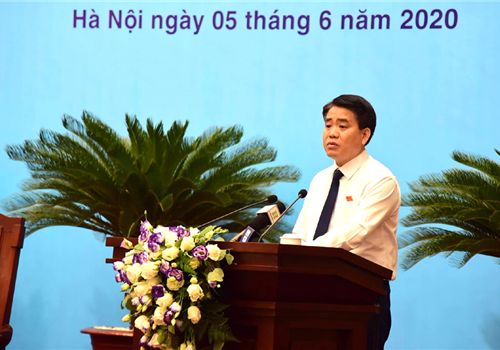Tại phiên giải trình, thay mặt UBND Thành phố, Chủ tịch UBND Thành phố Nguyễn Đức Chung nghiêm túc tiếp thu các nội dung mà các đại biểu HĐND đã chất vấn. Chủ tịch UBND thành phố nhấn mạnh, thành phố sẽ tiếp tục kiên trì với mục tiêu lấy người dân và doanh nghiệp làm trung tâm phục vụ; kiên trì thực hiện các giải pháp mạnh mẽ để xử lý các vấn đề liên quan đến cung cấp nước sạch, cải thiện chất lượng không khí, xử lý ô nhiễm môi trường, tăng cường đầu tư cho y tế và giáo dục nhằm nâng cao chất lượng cuộc sống cho người dân.