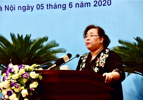 Bế mạc phiên giải trình, Chủ tịch HĐND Thành phố Nguyễn Thị Bích Ngọc nhấn mạnh, sau một buổi sáng làm việc, phiên giải trình đã hoàn thành yêu cầu nội dung đề ra. Đã có 12 lượt đại biểu đặt câu hỏi, 15 lượt lãnh đạo UBND Thành phố, các sở, ban, ngành, quận, huyện trả lời. Thường trực HĐND thành phố cảm nhận rõ điểm mới của phiên giải trình, đó là, người hỏi nêu rõ nội dung, đúng trọng tâm, rõ địa chỉ. Phần trả lời cũng đã nhận rõ trách nhiệm, rõ lộ trình khắc phục và thời gian giải quyết. Qua đó, hoạt động giải trình, chất vấn của HĐND Thành phố ngày càng thể hiện hiệu quả hơn, trách nhiệm của các cấp, các ngành trong việc thực hiện nhiệm vụ sát hơn.

