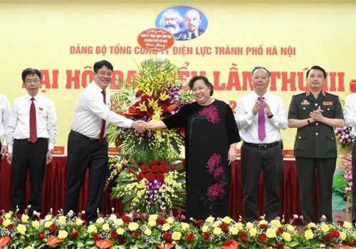 Sáng 10-7, Đại hội đại biểu Đảng bộ Tổng công ty Điện lực thành phố Hà Nội (EVNHANOI) lần thứ III, nhiệm kỳ 2020-2025 đã tiến hành phiên chính thức. Dự Đại hội có Phó Bí thư Thành ủy, Chủ tịch HĐND thành phố Hà Nội Nguyễn Thị Bích Ngọc.