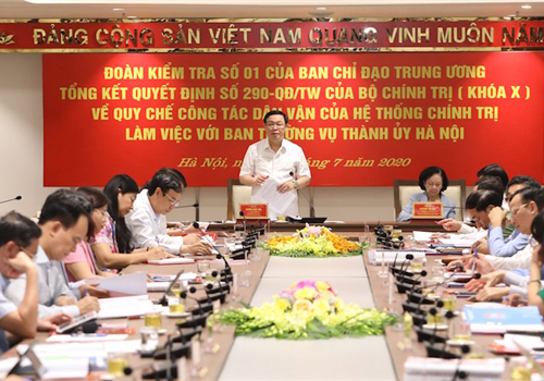 Chiều 15-7, Đoàn Kiểm tra số 1 của Ban Chỉ đạo Trung ương tổng kết 10 năm thực hiện Quyết định 290-QĐ/TƯ, ngày 25-2-2010 của Bộ Chính trị (khóa X) về việc ban hành Quy chế công tác dân vận của hệ thống chính trị làm việc với Ban Thường vụ Thành ủy Hà Nội. Đồng chí Trương Thị Mai, Ủy viên Bộ Chính trị, Bí thư Trung ương Đảng, Trưởng ban Dân vận Trung ương, Trưởng ban Chỉ đạo tổng kết 10 năm thực hiện Quyết định 290-QĐ/TƯ và đồng chí Vương Đình Huệ, Ủy viên Bộ Chính trị, Bí thư Thành ủy Hà Nội, Trưởng đoàn đại biểu Quốc hội thành phố Hà Nội cùng chủ trì cuộc làm việc. Tham dự có các đồng chí Ủy viên Trung ương Đảng: Hà Ban, Phó Trưởng ban Tổ chức Trung ương; Điểu K’ré, Phó Trưởng ban Thường trực Ban Dân vận Trung ương; Trần Quốc Tỏ, Thứ trưởng Bộ Công an; Ngô Thị Thanh Hằng, Phó Bí thư Thường trực Thành ủy Hà Nội; Nguyễn Đức Chung, Phó Bí thư Thành ủy, Chủ tịch UBND Thành phố. Cùng tham dự có các đồng chí Phó Trưởng ban Dân vận Trung ương; Phó Bí thư Thành ủy Đào Đức Toàn; các Ủy viên Ban Thường vụ Thành ủy; lãnh đạo một số sở, ban, ngành, địa phương thuộc Thành phố.