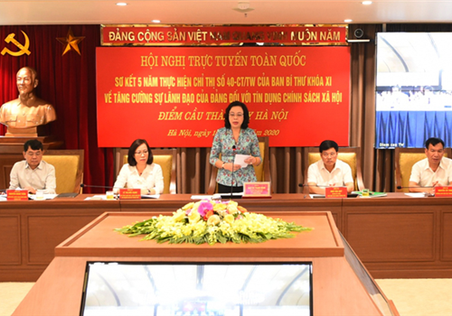 Sáng 15-7, Ban Kinh tế Trung ương tổ chức Hội nghị trực tuyến toàn quốc sơ kết 5 năm thực hiện Chỉ thị 40-CT/TW, ngày 22-11-2014 của Ban Bí thư khóa XI về tăng cường sự lãnh đạo của Đảng đối với tín dụng chính sách xã hội. Dự và chủ trì Hội nghị tại điểm cầu Trung ương có Ủy viên Bộ Chính trị, Thường trực Ban Bí thư Trần Quốc Vượng; Ủy viên Bộ Chính trị, Bí thư Trung ương Đảng, Trưởng ban Kinh tế Trung ương Nguyễn Văn Bình; các đồng chí Ủy viên Trung ương Đảng: Phó Chủ tịch Quốc hội Phùng Quốc Hiển, Thống đốc Ngân hàng Nhà nước kiêm Chủ tịch HĐQT Ngân hàng Chính sách xã hội Lê Minh Hưng; lãnh đạo các bộ, ban, ngành Trung ương. Ủy viên Trung ương Đảng, Phó Bí thư Thường trực Thành ủy Ngô Thị Thanh Hằng dự và chủ trì Hội nghị tại điểm cầu Thành ủy Hà Nội. Tham dự Hội nghị có Phó Chủ tịch UBND Thành phố Ngô Văn Quý; lãnh đạo một số sở, ngành, quận, huyện, thị xã.