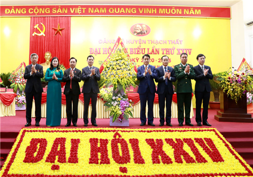 Sáng 20-7, Đại hội đại biểu lần thứ XXIV Đảng bộ huyện Thạch Thất nhiệm kỳ 2020-2025 tiến hành phiên làm việc chính thức. Dự Đại hội có Ủy viên Trung ương Đảng, Phó Bí thư Thành ủy, Chủ tịch UBND Thành phố Nguyễn Đức Chung; Phó Chủ tịch Uỷ ban Trung ương Mặt trận Tổ quốc Việt Nam không chuyên trách, Uỷ viên Ban Thường vụ Thành uỷ, Chủ tịch Ủy ban Mặt trận Tổ quốc Việt Nam thành phố Hà Nội Nguyễn Lan Hương; Uỷ viên Ban Thường vụ Thành uỷ, Trưởng ban Tuyên giáo Thành ủy Nguyễn Văn Phong; Uỷ viên Ban Thường vụ Thành uỷ, Trưởng ban Dân vận Thành ủy Nguyễn Thị Tuyến; Phó Chủ tịch HĐND Thành phố Phùng Thị Hồng Hà.
