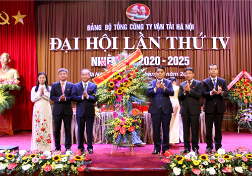 Sáng 23-7, Đại hội đại biểu lần thứ IV Đảng bộ Tổng công ty Vận tải Hà Nội (Transerco), nhiệm kỳ 2020-2025, tiến hành phiên làm việc chính thức. Dự Đại hội có các đồng chí: Nguyễn Đức Chung, Ủy viên Trung ương Đảng, Phó Bí thư Thành ủy, Chủ tịch UBND Thành phố; Vũ Đức Bảo, Ủy viên Ban Thường vụ Thành ủy, Trưởng ban Tổ chức Thành ủy; đại diện lãnh đạo các sở, ban, ngành, cơ quan, đơn vị Thành phố… 