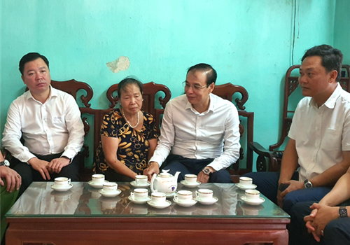 Nhân kỷ niệm 73 năm Ngày Thương binh - Liệt sĩ (27/7/1947-27/7/2020), sáng 24-7, Phó Bí thư Thành ủy Hà Nội Đào Đức Toàn đã đến thăm, tặng quà ba gia đình liệt sĩ ở huyện Gia Lâm, quận Đống Đa và quận Ba Đình. Tham gia đoàn có đại diện các sở, ban, ngành của thành phố…