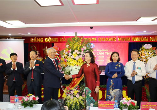 Chiều 28-7, Đại hội đại biểu lần thứ V Đảng bộ Tổng công ty cổ phần Xuất nhập khẩu và xây dựng Việt Nam (Vinaconex) nhiệm kỳ 2020-2025 tiến hành phiên chính thức. Dự Đại hội có các đồng chí: Ủy viên Trung ương Đảng, Phó Bí thư Thường trực Thành ủy Ngô Thị Thanh Hằng; Ủy viên Ban Thường vụ Thành ủy, Trưởng ban Dân vận Thành ủy Nguyễn Thị Tuyến; đại diện lãnh đạo các ban Đảng Thành ủy.