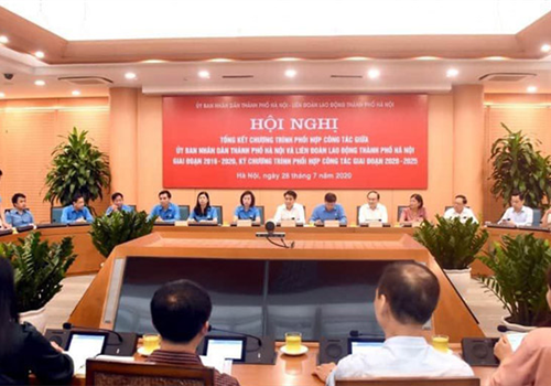 Chiều 28-7, Ủy viên Trung ương Đảng, Phó Bí thư Thành ủy, Chủ tịch UBND thành phố Hà Nội Nguyễn Đức Chung dự Hội nghị tổng kết chương trình phối hợp công tác giữa UBND thành phố và Liên đoàn Lao động thành phố Hà Nội giai đoạn 2016-2020 và ký chương trình phối hợp công tác giai đoạn 2020-2025.