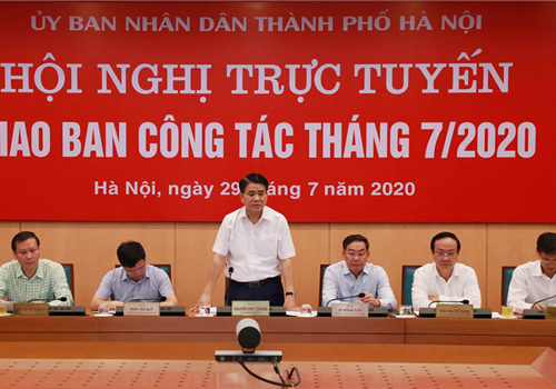 Sáng 29-7, Ủy viên Trung ương Đảng, Phó Bí thư Thành ủy, Chủ tịch UBND thành phố Hà Nội Nguyễn Đức Chung chủ trì Hội nghị trực tuyến giao ban công tác tháng 7 và 7 tháng đầu năm 2020 của UBND Thành phố.