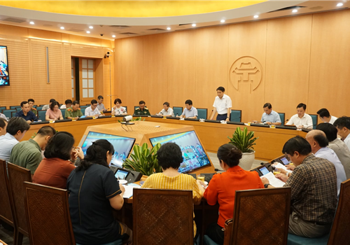 Chiều 29-7, Uỷ viên Trung ương Đảng, Phó Bí thư Thành uỷ, Chủ tịch UBND thành phố Hà Nội Nguyễn Đức Chung chủ trì cuộc họp Ban Chỉ đạo công tác phòng, chống dịch Covid-19 của Thành phố. Cùng dự có Phó Chủ tịch UBND Thành phố Ngô Văn Quý và đại diện các sở, ngành Thành phố.