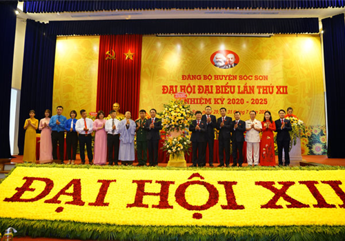 Ngày 30-7, Đại hội đại biểu lần thứ XII Đảng bộ huyện Sóc Sơn, nhiệm kỳ 2020-2025, đã diễn ra phiên chính thức. Thủ tướng Chính phủ Nguyễn Xuân Phúc gửi lẵng hoa chúc mừng Đại hội. Tới dự đại hội có Phó Bí thư Thành ủy Đào Đức Toàn; Ủy viên Ban Thường vụ Thành ủy, Trưởng ban Tuyên giáo Thành ủy Nguyễn Văn Phong; Ủy viên Ban Thường vụ Thành ủy, Tư lệnh Bộ Tư lệnh Thủ đô Hà Nội, Thiếu tướng Nguyễn Quốc Duyệt; Phó Chủ tịch UBND Thành phố Nguyễn Thế Hùng.