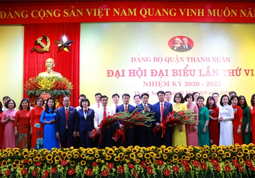 Sáng 31-7, Đại hội đại biểu lần thứ VI Đảng bộ quận Thanh Xuân, nhiệm kỳ 2020-2025, đã tiến hành phiên chính thức. Dự Đại hội có các đồng chí: Ủy viên Trung ương Đảng, Phó Bí thư Thành ủy, Chủ tịch UBND Thành phố Nguyễn Đức Chung; nguyên Ủy viên Bộ Chính trị, nguyên Bí thư Thành ủy Hà Nội Phạm Quang Nghị; các đồng chí nguyên Phó Bí thư Thành ủy, nguyên Chủ tịch UBND thành phố Hà Nội: Hoàng Văn Nghiên, Nguyễn Quốc Triệu, Nguyễn Thế Thảo; nguyên Phó Bí thư Thành ủy Hà Nội, nguyên Bộ trưởng Bộ Nội vụ Trần Văn Tuấn; các Ủy viên Ban Thường vụ Thành ủy: Chủ tịch Ủy ban Mặt trận Tổ quốc Việt Nam Thành phố Nguyễn Lan Hương, Trưởng ban Dân vận Thành ủy Nguyễn Thị Tuyến, Tư lệnh Bộ Tư lệnh Thủ đô Hà Nội - Thiếu tướng Nguyễn Quốc Duyệt; Phó Chủ tịch HĐND Thành phố Phùng Thị Hồng Hà; cùng đại diện một số sở, ban, ngành, quận, huyện, thị xã.