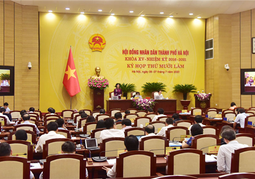Sáng 07-7, mở đầu ngày làm việc thứ hai của kỳ họp thứ 15, HĐND thành phố Hà Nội khóa XV, các đại biểu đã thảo luận, xem xét, thông qua Nghị quyết về điều chỉnh, bổ sung danh mục các dự án thu hồi đất năm 2020; dự án chuyển mục đích đất trồng lúa, rừng phòng hộ, rừng đặc dụng năm 2020.

