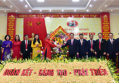 Sáng 09-7, Đại hội đại biểu lần thứ XXIV Đảng bộ huyện Mỹ Đức nhiệm kỳ 2020-2025 tiến hành phiên làm việc chính thức. Tới dự có các đồng chí: Vương Đình Huệ, Ủy viên Bộ Chính trị, Bí thư Thành ủy, Trưởng đoàn đại biểu Quốc hội thành phố Hà Nội; Phó Chủ tịch Ủy ban Trung ương Mặt trận Tổ quốc Việt Nam, Ủy viên Ban Thường vụ Thành ủy, Chủ tịch Ủy ban Mặt trận Tổ quốc Việt Nam Thành phố Nguyễn Lan Hương; Ủy viên Ban Thường vụ Thành ủy, Chủ nhiệm Ủy ban Kiểm tra Thành ủy Hoàng Trọng Quyết; Ủy viên Ban Thường vụ Thành ủy, Trưởng ban Tổ chức Thành ủy Vũ Đức Bảo; Phó Chủ tịch HĐND Thành phố Phùng Thị Hồng Hà; Phó Chủ tịch UBND Thành phố Nguyễn Doãn Toản.