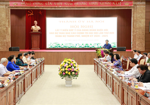 Sáng 01-8, tại trụ sở Thành ủy Hà Nội, Thành ủy Hà Nội tổ chức Hội nghị lấy ý kiến góp ý của Đảng đoàn Quốc hội vào Dự thảo Báo cáo chính trị Đại hội đại biểu lần thứ XVII Đảng bộ Thành phố, nhiệm kỳ 2020-2025. Đồng chí Nguyễn Thị Kim Ngân, Ủy viên Bộ Chính trị, Bí thư Đảng đoàn Quốc hội, Chủ tịch Quốc hội và đồng chí Vương Đình Huệ, Ủy viên Bộ Chính trị, Bí thư Thành ủy, Trưởng đoàn đại biểu Quốc hội thành phố, Trưởng Tiểu ban Văn kiện Đại hội đại biểu lần thứ XVII Đảng bộ thành phố Hà Nội chủ trì Hội nghị.