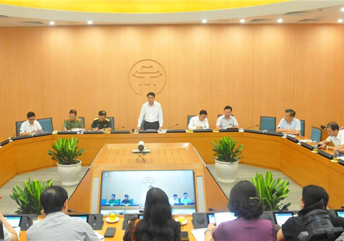 Chiều 01-8, Uỷ viên Trung ương Đảng, Phó Bí thư Thành uỷ, Chủ tịch UBND thành phố Hà Nội Nguyễn Đức Chung, Trưởng ban Chỉ đạo công tác phòng, chống dịch Covid-19 thành phố chủ trì cuộc họp Ban chỉ đạo theo hình thức trực tuyến với các quận, huyện, thị xã. Cùng dự có Phó Chủ tịch UBND Thành phố Ngô Văn Quý và các thành viên Ban Chỉ đạo.