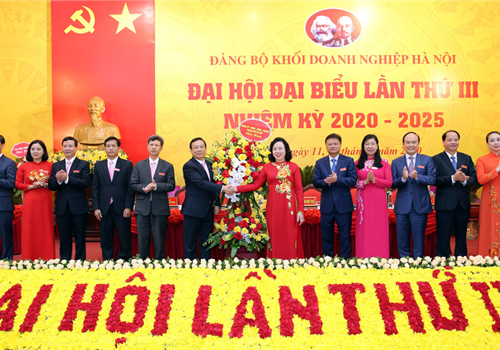 Sáng 12-8, Đại hội đại biểu lần thứ III Đảng bộ Khối Doanh nghiệp Hà Nội, nhiệm kỳ 2020-2025, tiến hành phiên chính thức. Tới dự có Ủy viên Trung ương Đảng, Phó Bí thư Thường trực Thành ủy Hà Nội Ngô Thị Thanh Hằng; Bí thư Đảng ủy Bộ Công Thương - Thứ trưởng Bộ Công Thương Hoàng Quốc Vượng. Tham dự Đại hội còn Phó Chủ tịch Uỷ ban Trung ương Mặt trận Tổ quốc Việt Nam không chuyên trách, Ủy viên Ban Thường vụ Thành ủy, Chủ tịch Ủy ban Mặt trận Tổ quốc Việt Nam Thành phố Nguyễn Lan Hương; các Uỷ viên Ban Thường vụ Thành uỷ: Trưởng ban Tổ chức Thành ủy Vũ Đức Bảo, Phó Chủ tịch Thường trực HĐND Thành phố Nguyễn Ngọc Tuấn; Phó Chủ tịch UBND Thành phố Nguyễn Doãn Toản.