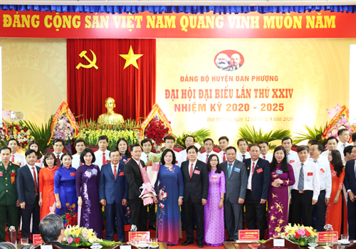 Sáng 13-8, Đại hội đại biểu lần thứ XXIV Đảng bộ huyện Đan Phượng, nhiệm kỳ 2020-2025, tiến hành phiên làm việc chính thức. Dự đại hội có Ủy viên Trung ương Đảng, Phó Bí thư Thường trực Thành ủy Hà Nội Ngô Thị Thanh Hằng; nguyên Phó Bí thư Thường trực Thành ủy Hà Nội Bùi Duy Nhâm; Phó Chủ tịch Uỷ ban Trung ương Mặt trận Tổ quốc Việt Nam không chuyên trách, Ủy viên Ban Thường vụ Thành ủy, Chủ tịch Ủy ban Mặt trận Tổ quốc Việt Nam Thành phố Nguyễn Lan Hương; các đồng chí Uỷ viên Ban Thường vụ Thành uỷ: Trưởng ban Tuyên giáo Thành ủy Nguyễn Văn Phong, Phó Chủ tịch UBND Thành phố Lê Hồng Sơn; Phó Chủ tịch HĐND Thành phố Phùng Thị Hồng Hà; đại diện các sở, ban, ngành Thành phố…