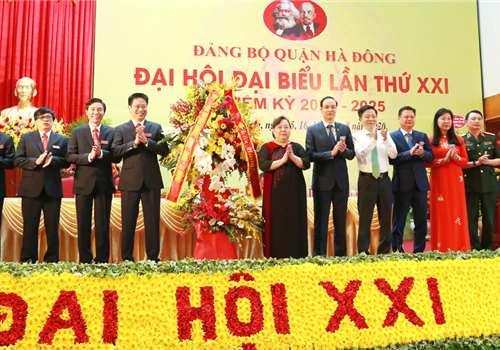 Sáng 16-8, Đại hội đại biểu lần thứ XXI Đảng bộ quận Hà Đông, nhiệm kỳ 2020-2025, tiến hành phiên chính thức. Dự Đại hội có các đồng chí: Phó Bí thư Thành ủy, Chủ tịch HĐND thành phố Hà Nội Nguyễn Thị Bích Ngọc; Phó Bí thư Thành ủy Đào Đức Toàn; Phó Chủ tịch Uỷ ban Trung ương Mặt trận Tổ quốc Việt Nam không chuyên trách, Ủy viên Ban Thường vụ Thành ủy, Chủ tịch Ủy ban Mặt trận Tổ quốc Việt Nam Thành phố Nguyễn Lan Hương; các Uỷ viên Ban Thường vụ Thành uỷ, Trưởng ban Tổ chức Thành ủy Vũ Đức Bảo, Trưởng ban Dân vận Thành ủy Nguyễn Thị Tuyến, Thiếu tướng - Tư lệnh Bộ Tư lệnh Thủ đô Nguyễn Quốc Duyệt; Phó Chủ tịch HĐND Thành phố Phùng Thị Hồng Hà; Phó Chủ tịch UBND Thành phố Nguyễn Doãn Toản; đại diện Đoàn công tác số 6 của Ban Thường vụ Thành ủy và các sở, ngành, quận, huyện...