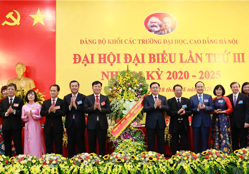 Sáng 18-8, Đại hội đại biểu lần thứ III, Đảng bộ Khối các trường đại học, cao đẳng Hà Nội, nhiệm kỳ 2020-2025, tiến hành phiên làm việc chính thức. Đồng chí Vương Đình Huệ, Ủy viên Bộ Chính trị, Bí thư Thành ủy, Trưởng đoàn đại biểu Quốc hội thành phố Hà Nội dự và chỉ đạo.