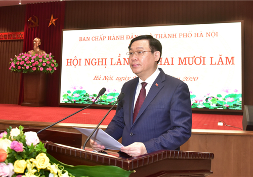 Sáng 20-8, đồng chí Vương Đình Huệ, Ủy viên Bộ Chính trị, Bí thư Thành ủy Hà Nội có bài phát biểu kết luận quan trọng tại Hội nghị lần thứ hai mươi lăm Ban Chấp hành Đảng bộ Thành phố khóa XVI. Bí thư Thành uỷ Vương Đình Huệ nhấn mạnh: Chỉ còn khoảng 2 tháng nữa là diễn ra Đại hội Đảng bộ thành phố lần thứ XVII và các ngày lễ kỷ niệm lớn như: Kỷ niệm 1010 năm Thăng Long - Hà Nội, 66 năm Giải phóng Thủ đô, trong bối cảnh đại dịch Covid-19 vẫn đang diễn biến rất phức tạp, nhất là lây nhiễm trong cộng đồng do chưa truy vết được nguồn F0...
