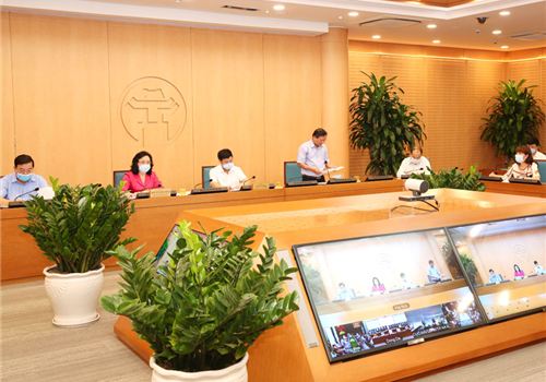 Chiều 25-8, Ban Chỉ đạo công tác phòng, chống dịch Covid-19 thành phố Hà Nội đã tổ chức họp với các quận, huyện, thị xã theo hình thức trực tuyến. Dự và chỉ đạo cuộc họp có đồng chí Ngô Thị Thanh Hằng, Ủy viên Trung ương Đảng, Phó Bí thư Thường trực Thành ủy Hà Nội; Phó Chủ tịch UBND Thành phố Ngô Văn Quý, Trưởng ban Chỉ đạo công tác phòng, chống dịch Covid-19 Thành phố, đại diện lãnh đạo các sở, ngành Thành phố.