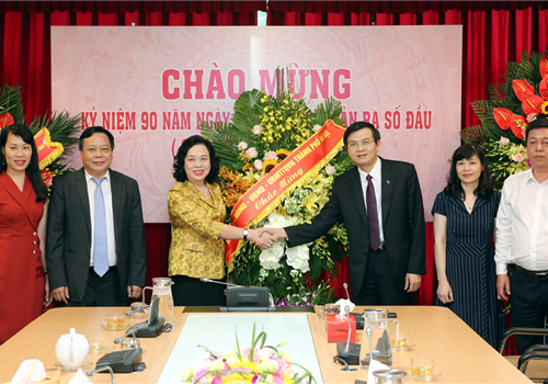 Chiều 04-8, Ủy viên Trung ương Đảng, Phó Bí thư Thường trực Thành ủy Hà Nội Ngô Thị Thanh Hằng đã tới thăm, chúc mừng Tạp chí Cộng sản nhân kỷ niệm 90 năm Ngày Tạp chí Cộng sản ra số đầu tiên (05/8/1930-05/8/2020). Cùng đi có Ủy viên Ban Thường vụ Thành ủy, Trưởng ban Tuyên giáo Thành ủy Nguyễn Văn Phong.