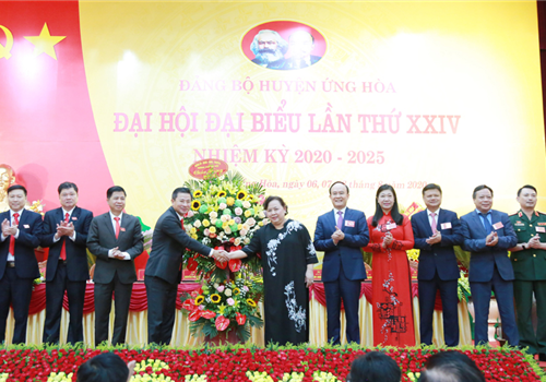 Sáng 07-8, Đại hội đại biểu lần thứ XXIV Đảng bộ huyện Ứng Hòa, nhiệm kỳ 2020-2025, đã tiến hành phiên làm việc chính thức. Dự đại hội có các đồng chí: Nguyễn Thị Bích Ngọc, Phó Bí thư Thành ủy, Chủ tịch HĐND thành phố Hà Nội; Bùi Tuấn Quang, Phó Trưởng ban Dân vận Trung ương; Vương Văn Biện, nguyên Bí thư Tỉnh ủy Hà Tây (cũ); Tưởng Phi Chiến, nguyên Phó Bí thư Thành ủy; Phó Chủ tịch Uỷ ban Trung ương Mặt trận Tổ quốc Việt Nam không chuyên trách, Ủy viên Ban Thường vụ Thành ủy, Chủ tịch Ủy ban Mặt trận Tổ quốc Việt Nam Thành phố Nguyễn Lan Hương; các Uỷ viên Ban Thường vụ Thành uỷ: Trưởng ban Tổ chức Thành ủy Vũ Đức Bảo, Trưởng ban Tuyên giáo Thành ủy Nguyễn Văn Phong, Trưởng ban Dân vận Thành ủy Nguyễn Thị Tuyến, Phó Chủ tịch Thường trực HĐND Thành phố Nguyễn Ngọc Tuấn, Thiếu tướng - Tư lệnh Bộ Tư lệnh Thủ đô Hà Nội Nguyễn Quốc Duyệt; lãnh đạo một số sở, ban, ngành, quận, huyện, thị xã, Đoàn công tác số 12 của Ban Thường vụ Thành ủy Hà Nội…