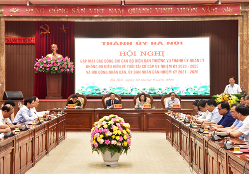 Chiều 10-9, đồng chí Vương Đình Huệ, Ủy viên Bộ Chính trị, Bí thư Thành ủy, Trưởng đoàn đại biểu Quốc hội thành phố Hà Nội chủ trì Hội nghị gặp mặt các đồng chí cán bộ diện Ban Thường vụ Thành ủy quản lý không đủ điều kiện về tuổi tái cử cấp ủy nhiệm kỳ 2020-2025 và HĐND, UBND nhiệm kỳ 2021-2026. Dự hội nghị có các đồng chí: Ủy viên Trung ương Đảng, Phó Bí thư Thường trực Thành ủy Ngô Thị Thanh Hằng; Phó Bí thư Thành ủy, Chủ tịch HĐND thành phố Nguyễn Thị Bích Ngọc; Phó Bí thư Thành ủy Đào Đức Toàn; các Ủy viên Ban Thường vụ Thành ủy: Trưởng ban Tổ chức Thành ủy Vũ Đức Bảo, Trưởng ban Dân vận Thành ủy Nguyễn Thị Tuyến, Phó Chủ tịch Thường trực HĐND Thành phố Nguyễn Ngọc Tuấn; Thành ủy viên, Trưởng ban Nội chính Thành ủy Nguyễn Quang Đức.