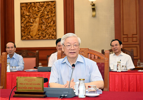 Sáng 19-9, tại Trụ sở Trung ương Đảng, tập thể Bộ Chính trị đã làm việc với Ban Thường vụ Thành ủy Hà Nội về công tác chuẩn bị Đại hội XVII Đảng bộ Thành phố, nhiệm kỳ 2020-2025. Phát biểu kết luận cuộc làm việc, Tổng Bí thư, Chủ tịch nước Nguyễn Phú Trọng hoan nghênh, đánh giá cao công tác chuẩn bị Đại hội của Thành ủy Hà Nội; đồng thời lưu ý một vấn đề lớn cần chú trọng trong quá trình lãnh đạo, chỉ đạo thực hiện mục tiêu, nhiệm vụ nhiệm kỳ sắp tới. Tổng Bí thư, Chủ tịch nước một lần nữa nhấn mạnh: Hà Nội cần phải nhận thức sâu sắc hơn vị trí, vai trò, tầm quan trọng của Thủ đô văn hiến, anh hùng, Thủ đô của lương tri và phẩm giá con người, để khơi dậy lòng tự hào, ý thức trách nhiệm, xây dựng Thủ đô phát triển xứng tầm và đạt nhiều kết quả nổi bật hơn.