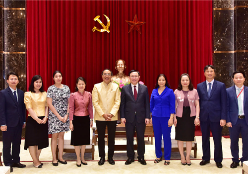 Chiều 23-9, Ủy viên Bộ Chính trị, Bí thư Thành ủy, Trưởng đoàn đại biểu Quốc hội thành phố Hà Nội Vương Đình Huệ đã tiếp Đại sứ đặc mệnh toàn quyền Vương quốc Thái Lan tại Việt Nam Tanee Sangrat tới chào từ biệt nhân dịp kết thúc nhiệm kỳ.
