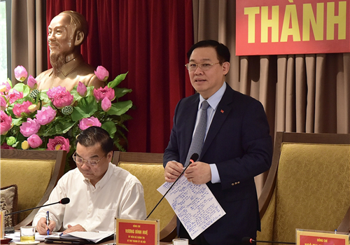 Phát biểu kết luận Hội nghị, Bí thư Thành ủy Vương Đình Huệ chỉ đạo Ban Cán sự Đảng UBND Thành phố tiếp thu đầy đủ các ý kiến, chỉ đạo hoàn thiện Báo cáo kết quả thực hiện kế hoạch phát triển kinh tế - xã hội quý 3, lũy kế 9 tháng của năm 2020, đặc biệt là phải xây dựng kế hoạch thực hiện các nhiệm vụ quý 4 để đạt mục tiêu phát triển kinh tế - xã hội năm 2020 đã đề ra, trong đó cần nêu rõ cơ quan chủ trì, cơ quan phối hợp, thời hạn hoàn thành