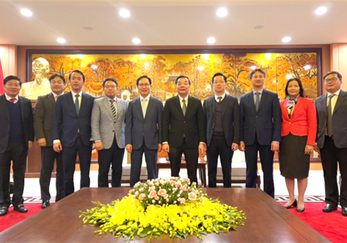 Sáng 14-1, Ủy viên Trung ương Đảng, Phó Bí thư Thành ủy, Chủ tịch UBND thành phố Hà Nội Chu Ngọc Anh đã có buổi tiếp Tổng Giám đốc Samsung Việt Nam Choi Joo Ho tới chào xã giao và báo cáo về tình hình thực hiện các dự án của Samsung tại Hà Nội và Việt Nam, chia sẻ đề xuất chiến lược phát triển thời gian tới.