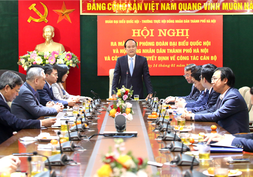Sáng 14-1, Đoàn đại biểu Quốc hội - Thường trực HĐND Thành phố tổ chức Hội nghị ra mắt Văn phòng Đoàn đại biểu Quốc hội và HĐND thành phố Hà Nội; công bố các Quyết định về công tác cán bộ. Dự Hội nghị ra mắt có các đồng chí: Phó Bí thư Thành ủy, Chủ tịch HĐND Thành phố Nguyễn Ngọc Tuấn; Ủy viên Ban Thường vụ Thành ủy, Phó Chủ tịch HĐND Thành phố Phùng Thị Hồng Hà.
