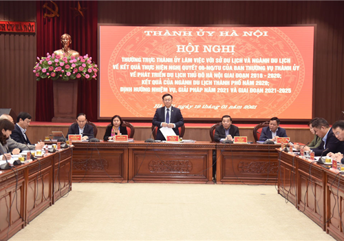  Sáng 19-1, Thường trực Thành ủy Hà Nội làm việc với Sở Du lịch và ngành Du lịch Hà Nội về kết quả thực hiện Nghị quyết số 06-NQ/TU ngày 26-6-2016 của Ban Thường vụ Thành ủy Hà Nội về “Phát triển du lịch Thủ đô Hà Nội giai đoạn 2016-2020 và những năm tiếp theo", kết quả của ngành Du lịch thành phố năm 2020; định hướng nhiệm vụ, giải pháp năm 2021 và giai đoạn 2021-2025. Chủ trì buổi làm việc có các đồng chí: Ủy viên Bộ Chính trị, Bí thư Thành ủy, Trưởng đoàn đại biểu Quốc hội thành phố Hà Nội Vương Đình Huệ; Ủy viên Trung ương Đảng, Phó Bí thư Thành ủy, Chủ tịch UBND thành phố Chu Ngọc Anh; Phó Bí thư Thường trực Thành ủy Nguyễn Thị Tuyến; Phó Bí thư Thành ủy, Chủ tịch HĐND thành phố Nguyễn Ngọc Tuấn; Phó Bí thư Thành ủy Nguyễn Văn Phong.