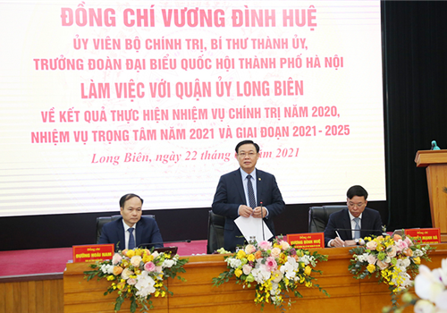 Cùng với quận Hai Bà Trưng, Long Biên phải tạo sự bứt phá để phấn đấu trở thành đô thị kiểu mẫu của Thành phố là yêu cầu được đồng chí Vương Đình Huệ, Ủy viên Bộ Chính trị, Bí thư Thành ủy nhấn mạnh khi chủ trì làm việc với Quận ủy Long Biên về kết quả thực hiện nhiệm vụ chính trị năm 2020, phương hướng nhiệm vụ trọng tâm năm 2021 và giai đoạn 2021 -2025.