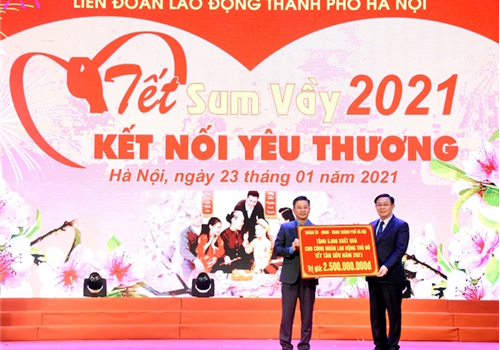 Trong không khí phấn khởi của giai cấp công nhân Việt Nam nói chung, đội ngũ công nhân, viên chức, lao động và tổ chức Công đoàn Thủ đô nói riêng, thi đua lao động sản xuất và công tác lập thành tích xuất sắc chào mừng Đại hội Đại biểu toàn quốc lần thứ XIII của Đảng; kỷ niệm 91 năm Ngày thành lập Đảng Cộng sản Việt Nam, mừng đón Xuân mới - Xuân Tân Sửu 2021, tại Cung Văn hóa lao động Hữu nghị Việt xô, Liên đoàn Lao động thành phố Hà Nội tổ chức Chương trình “Tết Sum vầy - Kết nối yêu thương” năm 2021 cho đoàn viên công đoàn và người lao động Thủ đô nhằm thực hiện phương châm “Tất cả người lao động đều có Tết, vui Tết”. 