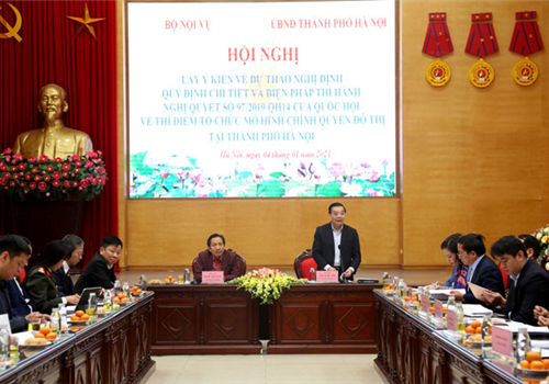 Chiều 04-01, Bộ Nội vụ phối hợp với UBND thành phố Hà Nội tổ chức Hội nghị “Lấy ý kiến về dự thảo Nghị định quy định chi tiết và biện pháp thi hành Nghị quyết số 97/2019/QH14, ngày 27-11-2019 của Quốc hội về thí điểm tổ chức mô hình chính quyền đô thị tại thành phố Hà Nội”. 