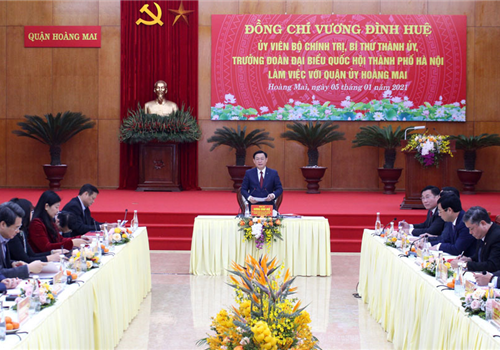 Sáng 5-1, đồng chí Vương Đình Huệ, Ủy viên Bộ Chính trị, Bí thư Thành ủy, Trưởng đoàn đại biểu Quốc hội thành phố Hà Nội làm việc với Quận ủy Hoàng Mai về kết quả thực hiện nhiệm vụ chính trị năm 2020, phương hướng, nhiệm vụ trọng tâm năm 2021 và giai đoạn 2021-2025.